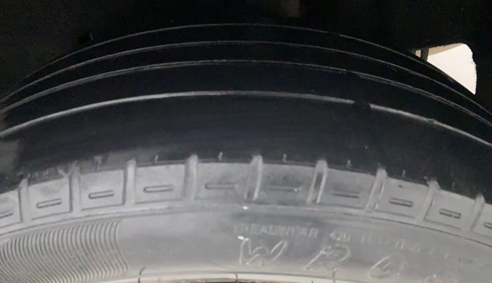 2017 Maruti Baleno DELTA PETROL 1.2, Petrol, Manual, 1,10,810 km, Left Rear Tyre Tread