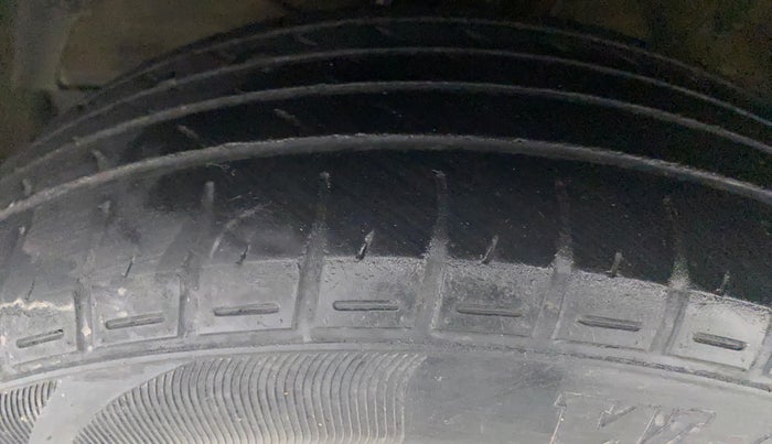 2017 Maruti Baleno DELTA PETROL 1.2, Petrol, Manual, 1,10,810 km, Left Front Tyre Tread