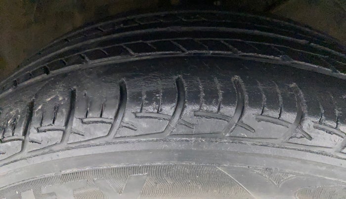 2017 Maruti Baleno DELTA PETROL 1.2, Petrol, Manual, 1,10,810 km, Right Front Tyre Tread