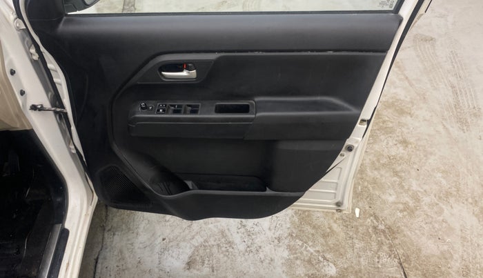 2019 Maruti New Wagon-R ZXI 1.2 AMT, Petrol, Automatic, 42,228 km, Driver Side Door Panels Control