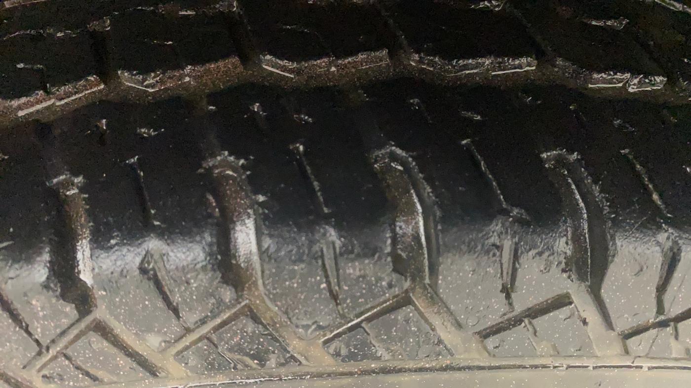 2017 Mahindra TUV300 T8 AMT, Diesel, Automatic, 83,120 km, Left Front Tyre Tread