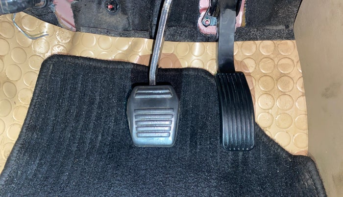 2017 Mahindra TUV300 T8 AMT, Diesel, Automatic, 83,049 km, Pedals