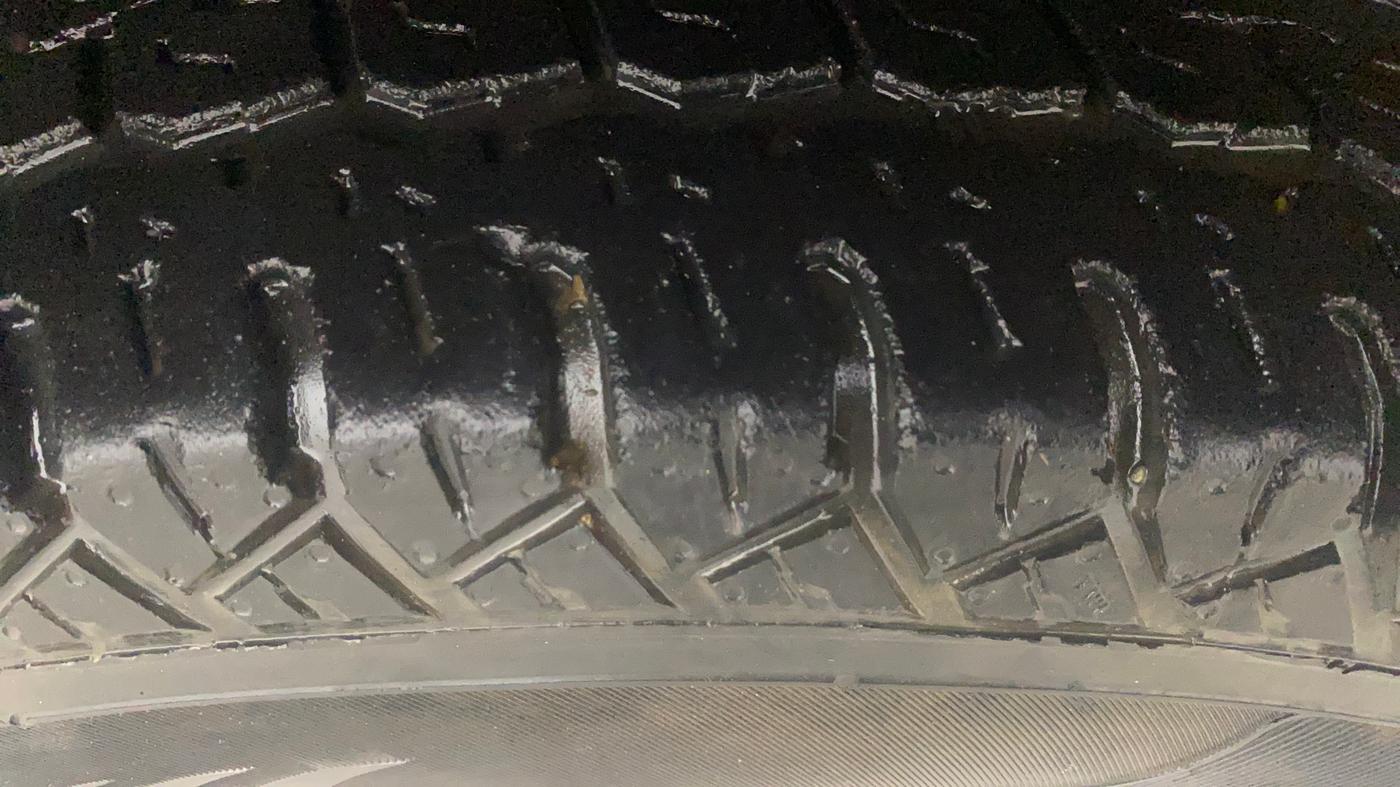 2017 Mahindra TUV300 T8 AMT, Diesel, Automatic, 83,120 km, Right Front Tyre Tread