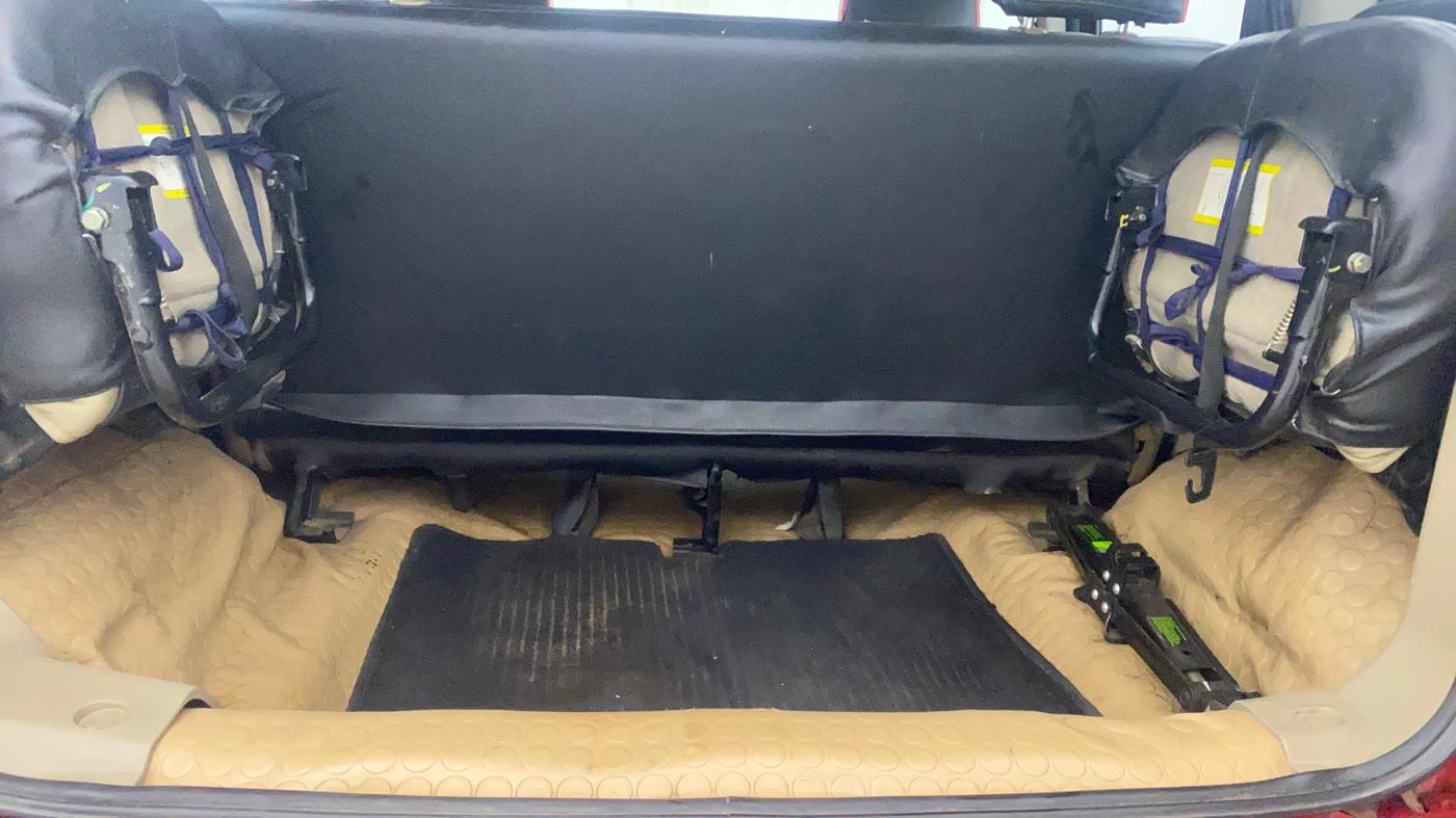 2017 Mahindra TUV300 T8 AMT, Diesel, Automatic, 83,120 km, Boot Inside