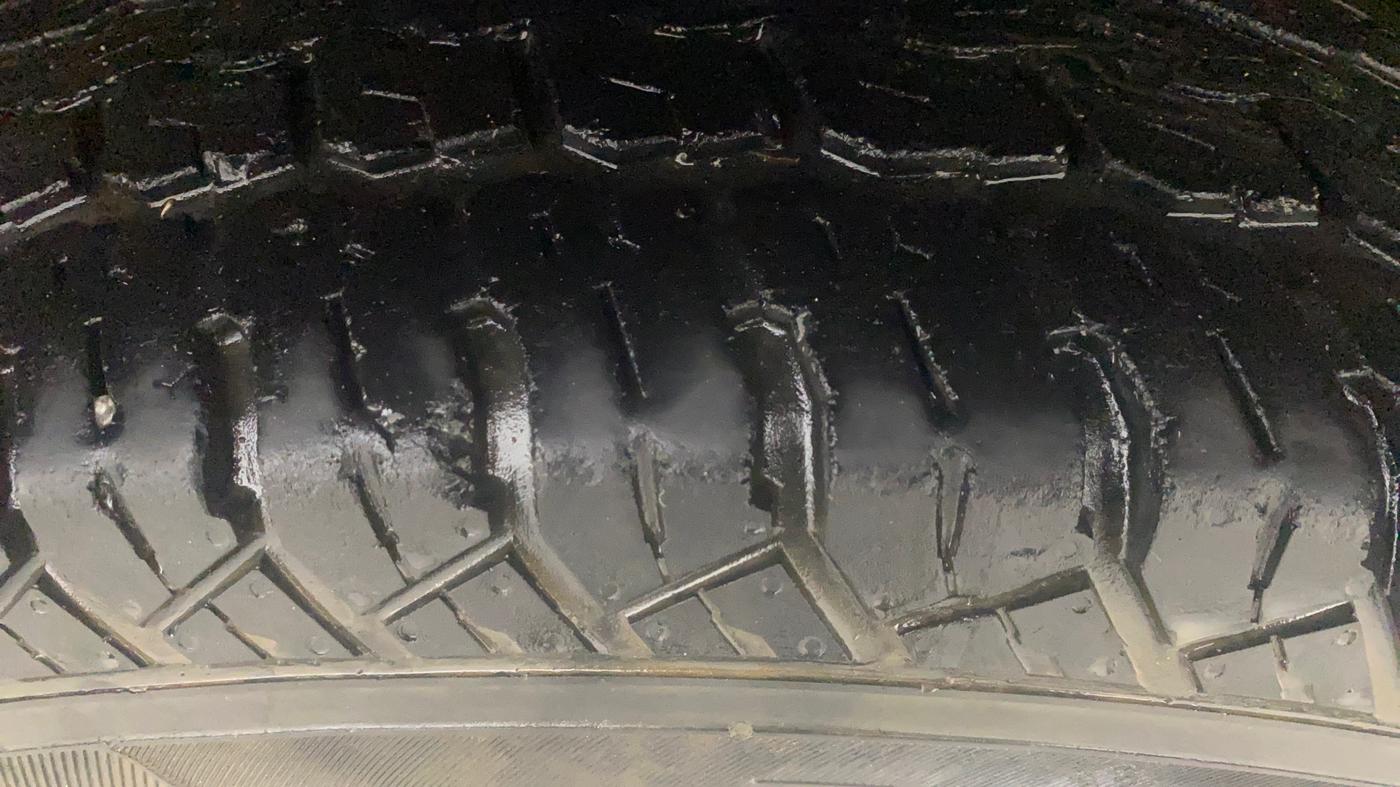 2017 Mahindra TUV300 T8 AMT, Diesel, Automatic, 83,120 km, Left Rear Tyre Tread