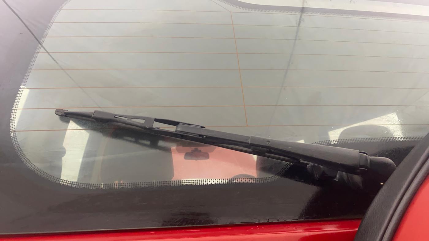 2017 Mahindra TUV300 T8 AMT, Diesel, Automatic, 83,120 km, Rear Wiper