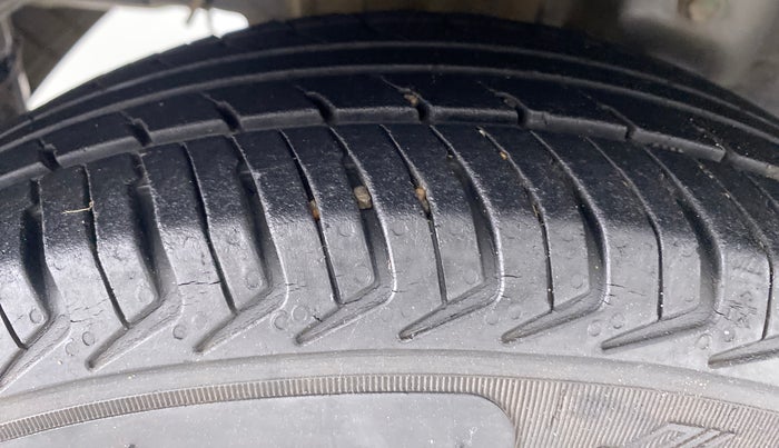 2016 Hyundai Eon ERA PLUS, Petrol, Manual, 52,046 km, Right Rear Tyre Tread