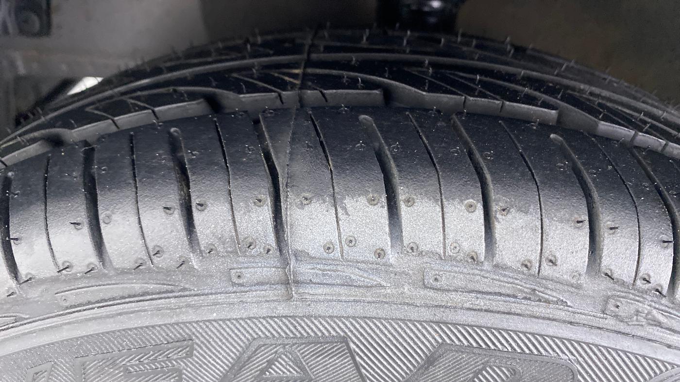 2016 Hyundai Eon ERA PLUS, Petrol, Manual, 52,046 km, Left Front Tyre Tread