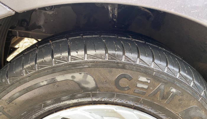 2016 Hyundai Eon ERA +, Petrol, Manual, 55,303 km, Left Front Tyre Tread