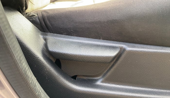 2016 Hyundai Eon ERA +, Petrol, Manual, 55,303 km, Driver Side Adjustment Panel