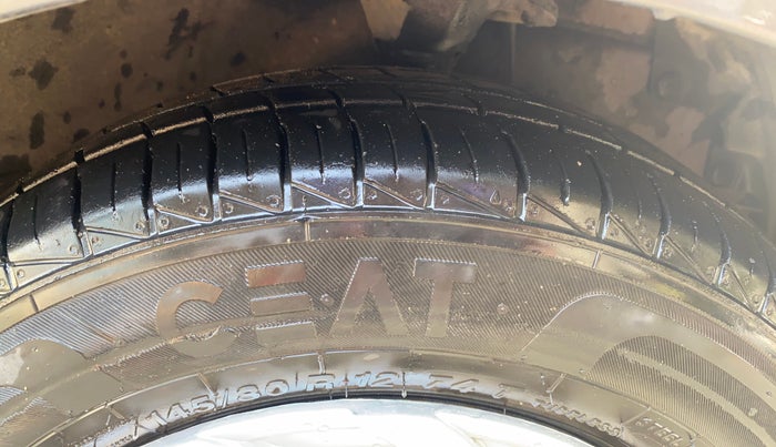 2016 Hyundai Eon ERA +, Petrol, Manual, 55,303 km, Right Front Tyre Tread