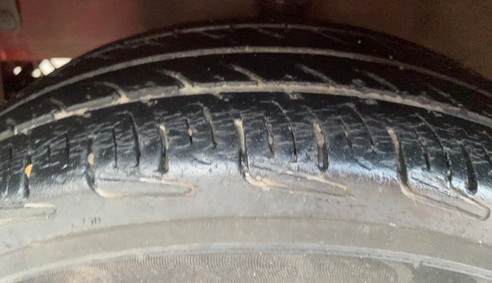 2014 Hyundai Eon ERA + SE, Petrol, Manual, 58,729 km, Left Front Tyre Tread