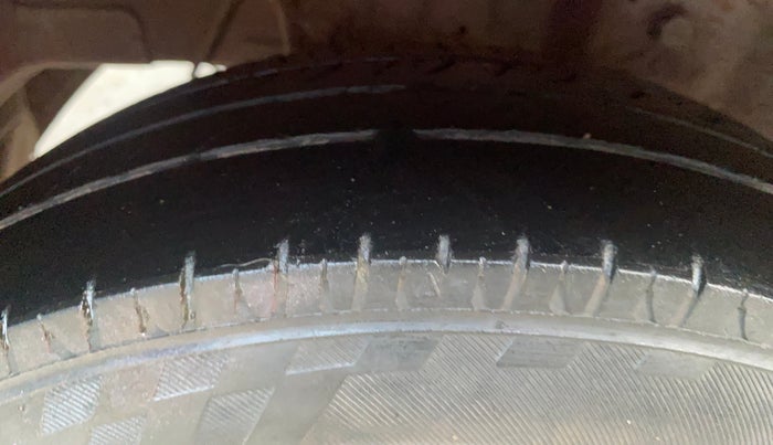 2014 Hyundai Eon ERA + SE, Petrol, Manual, 58,729 km, Right Rear Tyre Tread