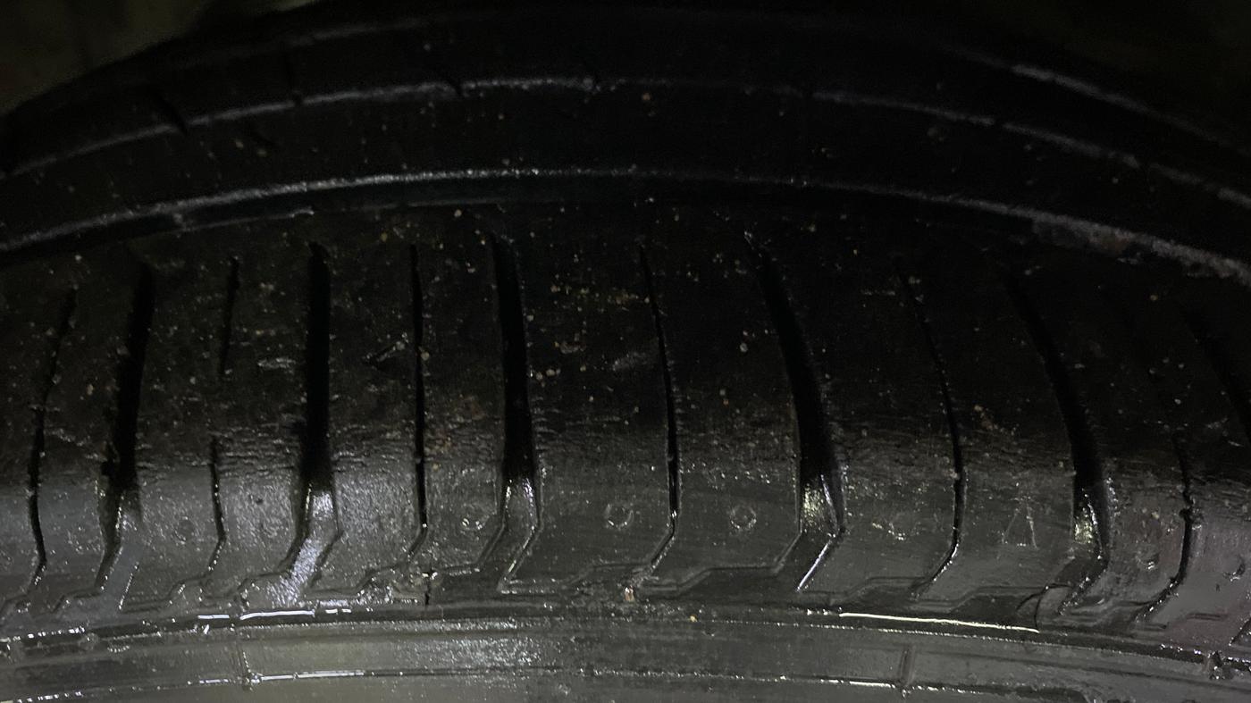 2013 Honda City 1.5L I-VTEC V MT, Petrol, Manual, 1,17,284 km, Right Front Tyre Tread