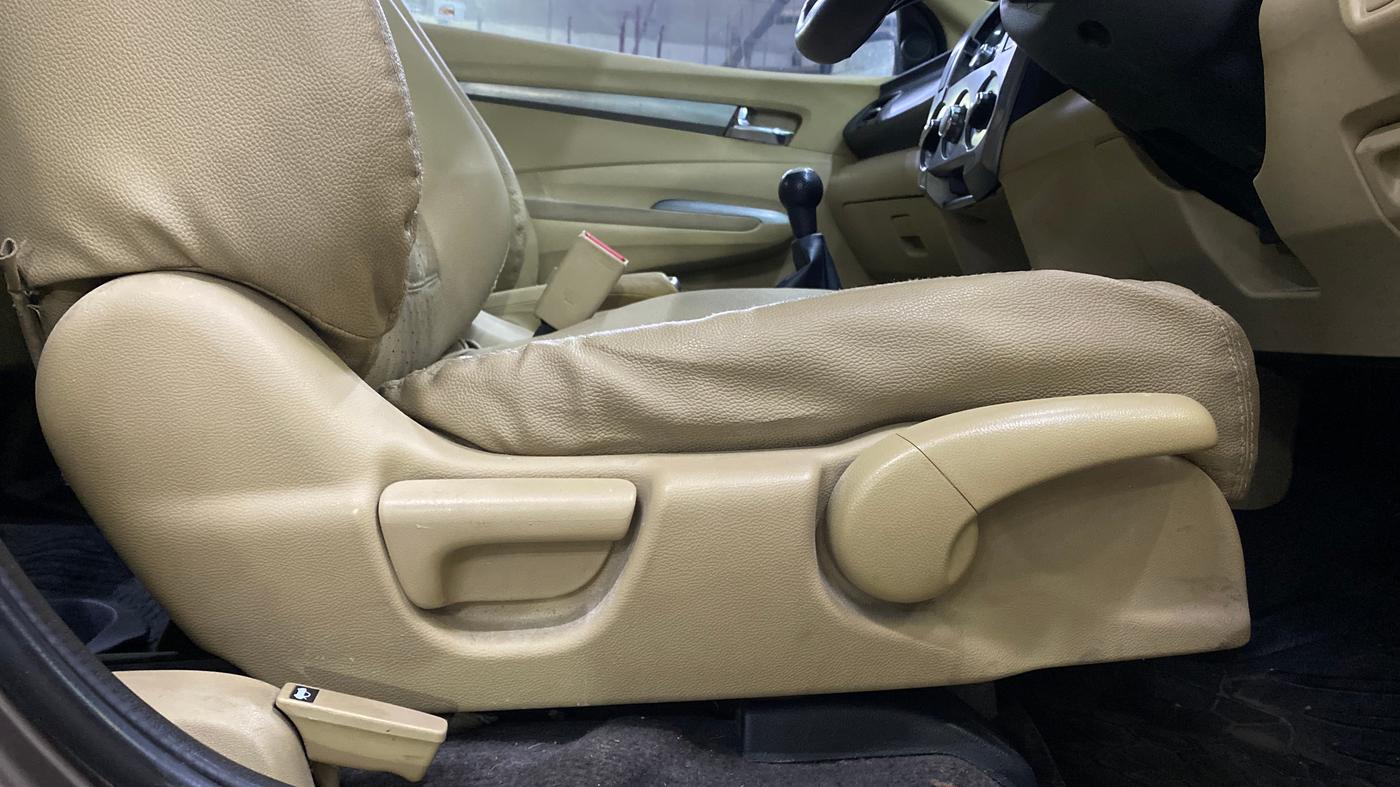 2013 Honda City 1.5L I-VTEC V MT, Petrol, Manual, 1,17,284 km, Driver Side Adjustment Panel