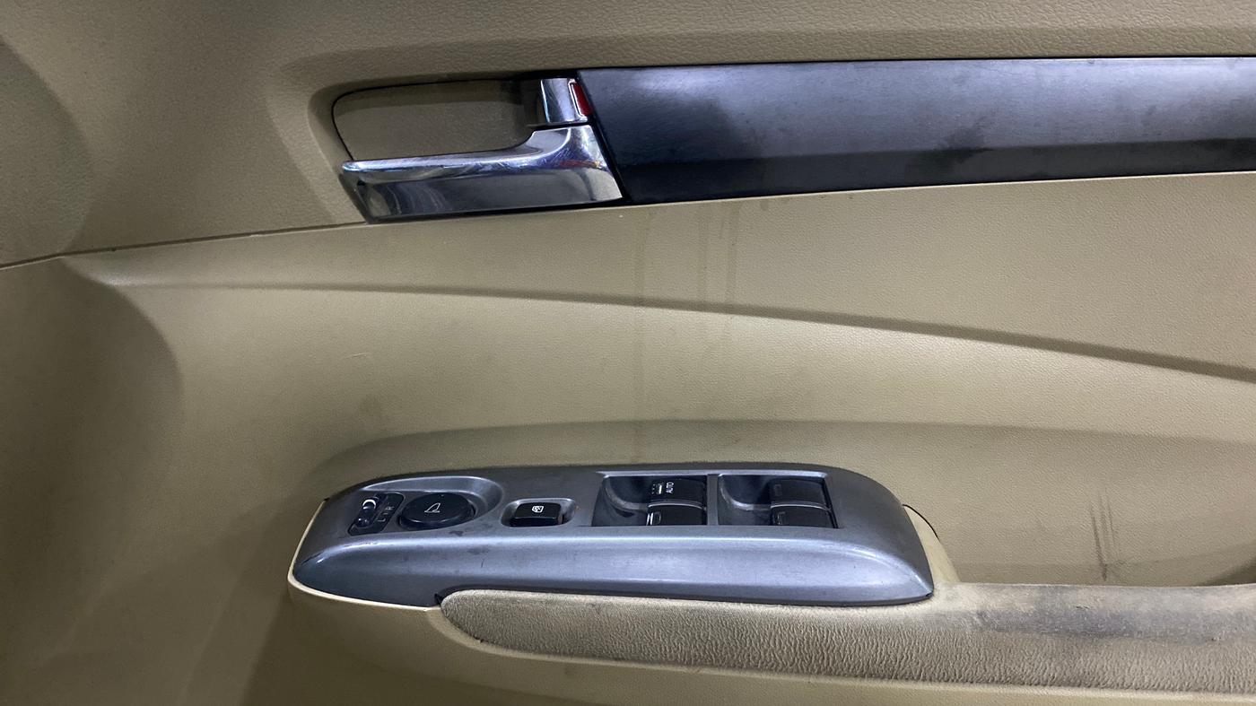 2013 Honda City 1.5L I-VTEC V MT, Petrol, Manual, 1,17,284 km, Driver Side Door Panels Control