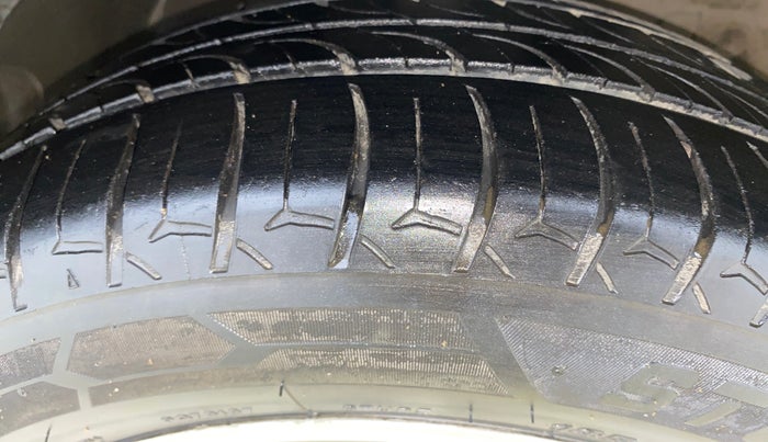 2015 Tata Zest XT PETROL, Petrol, Manual, 40,966 km, Right Front Tyre Tread