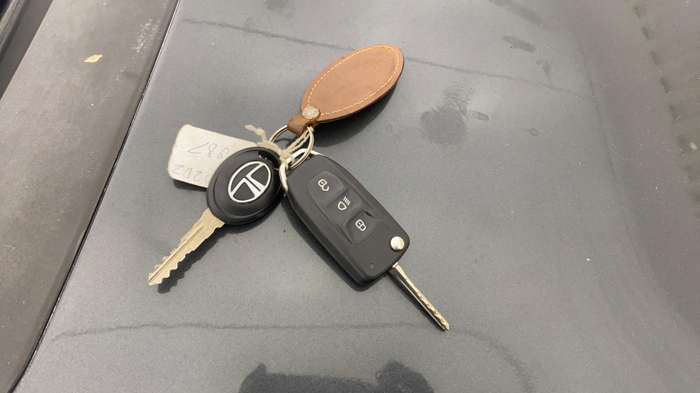 2015 Tata Zest XT PETROL, Petrol, Manual, 40,966 km, Key Close Up