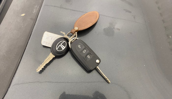 2015 Tata Zest XT PETROL, Petrol, Manual, 40,966 km, Key Close Up