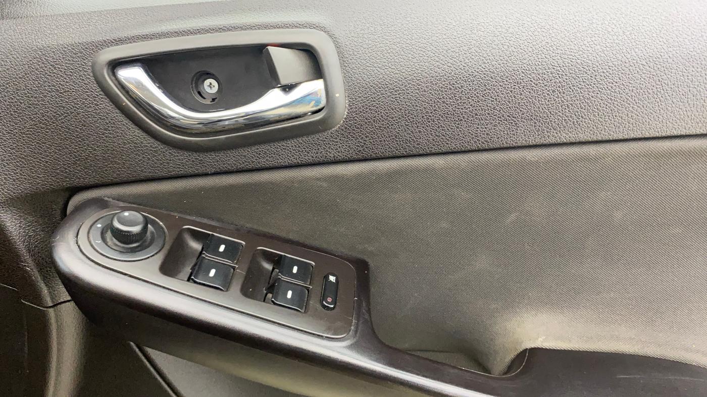 2015 Tata Zest XT PETROL, Petrol, Manual, 40,966 km, Driver Side Door Panels Control