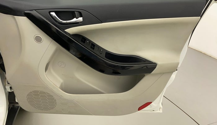 2022 Tata NEXON XZ PLUS (PREMIUM) PETROL, Petrol, Manual, 2,997 km, Driver Side Door Panels Control