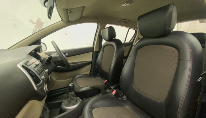 2013 Hyundai i20 MAGNA (O) 1.2, CNG, Manual, 59,000 km, Right Side Front Door Cabin