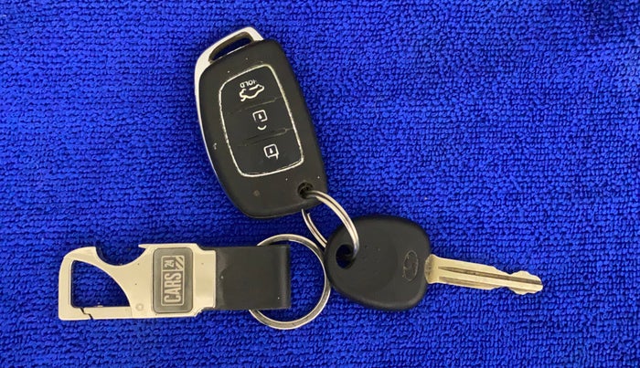 2013 Hyundai i20 MAGNA (O) 1.2, CNG, Manual, 59,000 km, Key Close Up