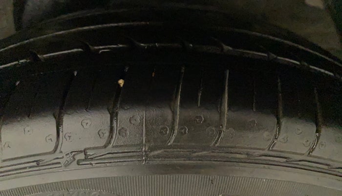 2013 Hyundai i20 MAGNA (O) 1.2, CNG, Manual, 59,000 km, Left Rear Tyre Tread