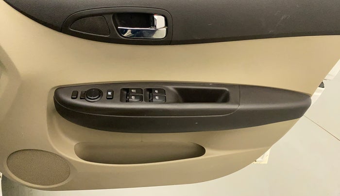 2013 Hyundai i20 MAGNA (O) 1.2, CNG, Manual, 59,000 km, Driver Side Door Panels Control