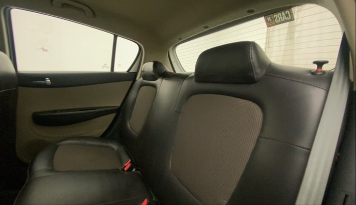 2013 Hyundai i20 MAGNA (O) 1.2, CNG, Manual, 59,000 km, Right Side Rear Door Cabin