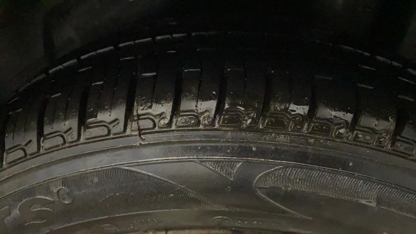 2018 Ford New Figo TREND 1.2 PETROL, CNG, Manual, 33,417 km, Left Rear Tyre Tread