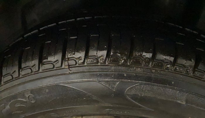 2018 Ford New Figo TREND 1.2 PETROL, CNG, Manual, 33,316 km, Left Rear Tyre Tread