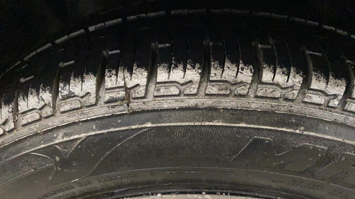 2018 Ford New Figo TREND 1.2 PETROL, CNG, Manual, 33,417 km, Left Front Tyre Tread