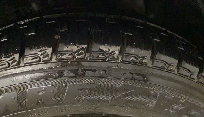 2018 Ford New Figo TREND 1.2 PETROL, CNG, Manual, 33,316 km, Right Front Tyre Tread