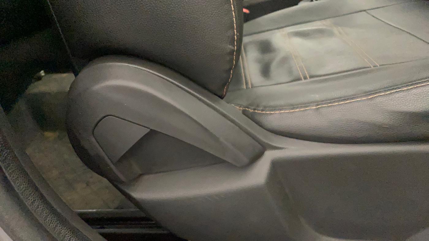 2018 Ford New Figo TREND 1.2 PETROL, CNG, Manual, 33,417 km, Driver Side Adjustment Panel