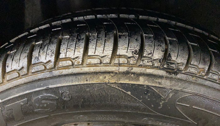 2018 Ford New Figo TREND 1.2 PETROL, CNG, Manual, 33,316 km, Right Rear Tyre Tread