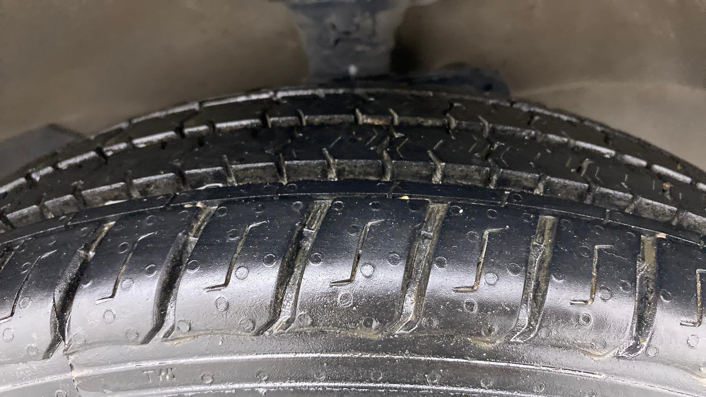 2019 Maruti Eeco 5 STR WITH AC PLUSHTR, Petrol, Manual, 56,639 km, Right Front Tyre Tread