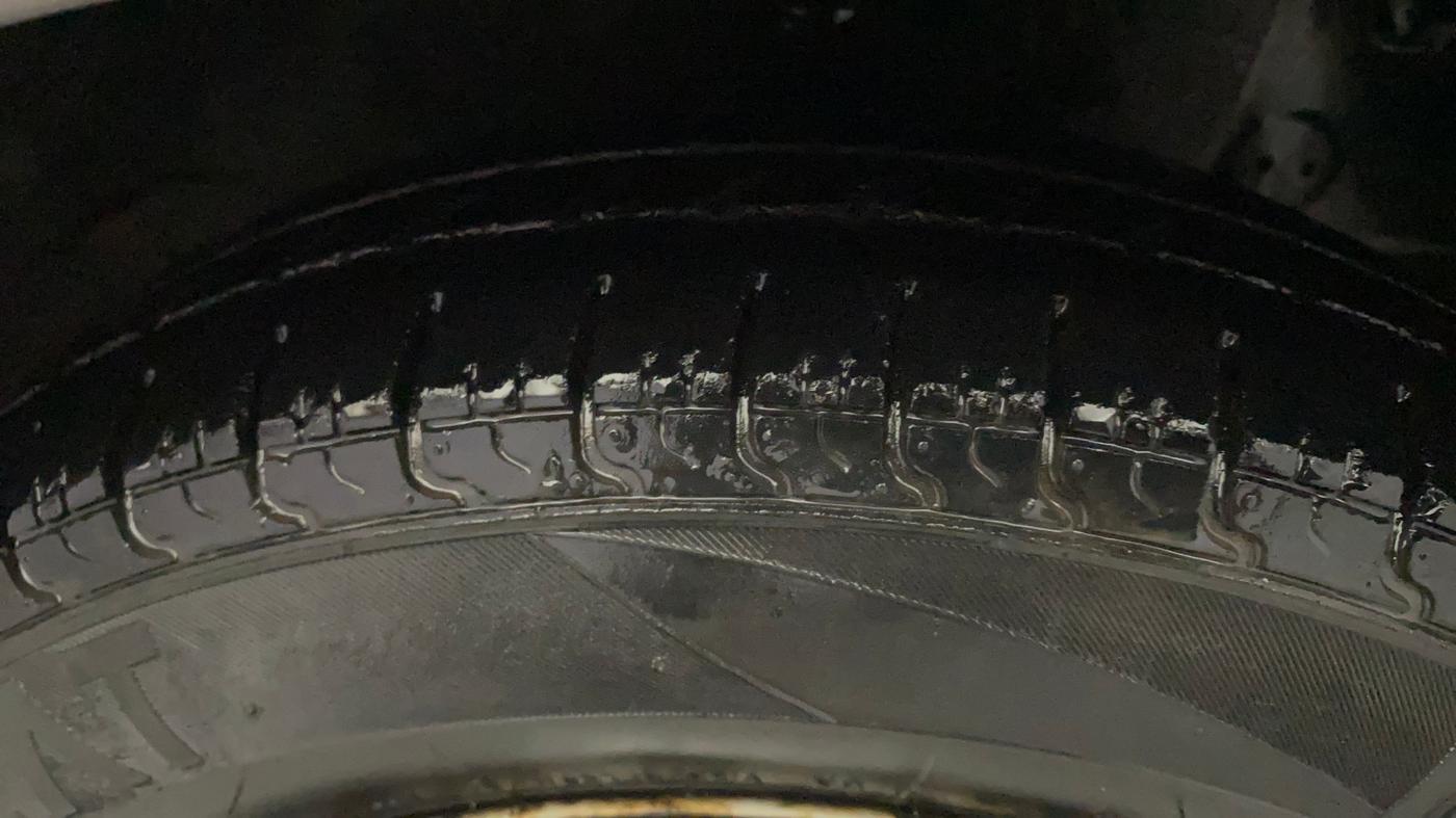 2013 Hyundai Eon ERA +, Petrol, Manual, 79,375 km, Right Front Tyre Tread