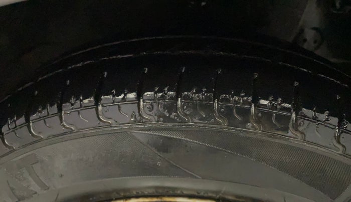 2013 Hyundai Eon ERA +, Petrol, Manual, 79,375 km, Right Front Tyre Tread