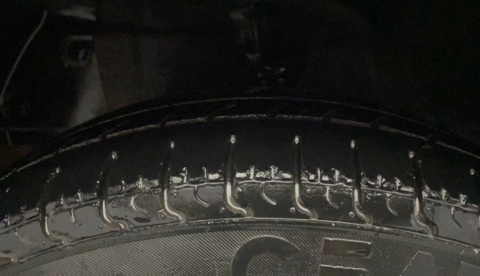 2013 Hyundai Eon ERA +, Petrol, Manual, 79,375 km, Left Front Tyre Tread