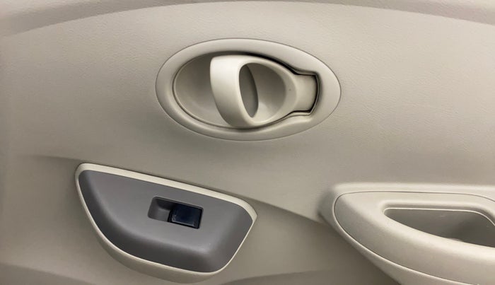 2015 Datsun Go T, Petrol, Manual, 48,646 km, Driver Side Door Panels Control