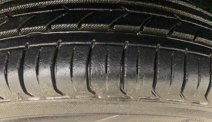 2015 Datsun Go T, Petrol, Manual, 48,646 km, Right Front Tyre Tread