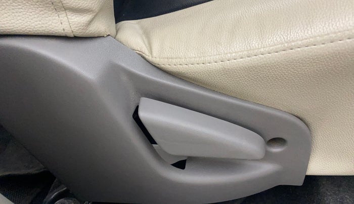 2015 Datsun Go T, Petrol, Manual, 48,646 km, Driver Side Adjustment Panel