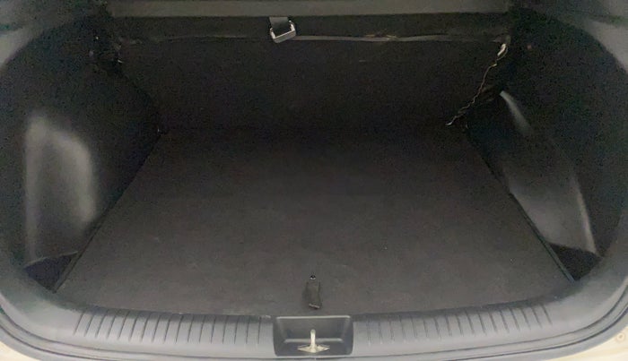2018 Hyundai Creta SX PLUS 1.6 PETROL DUAL TONE, Petrol, Manual, 50,896 km, Boot Inside