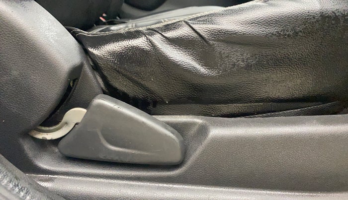 2016 Renault Kwid RXT 1.0 AMT, Petrol, Automatic, 74,586 km, Driver Side Adjustment Panel