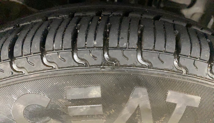2016 Renault Kwid RXT 1.0 AMT, Petrol, Automatic, 74,586 km, Right Front Tyre Tread