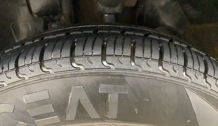 2016 Renault Kwid RXT 1.0 AMT, Petrol, Automatic, 74,586 km, Left Front Tyre Tread