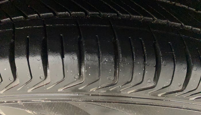 2018 Maruti Swift VXI AMT, Petrol, Automatic, 46,412 km, Right Front Tyre Tread