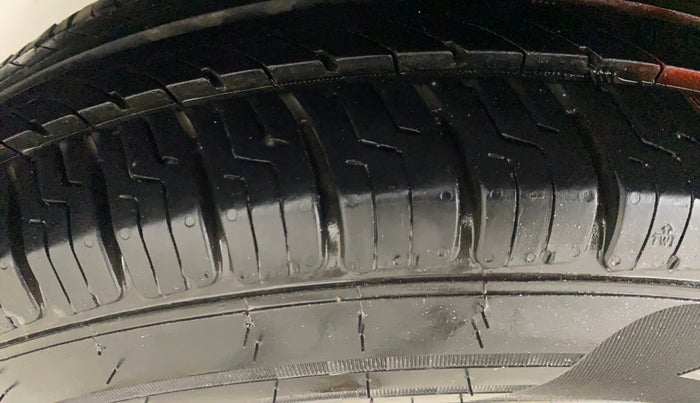 2018 Maruti Swift VXI AMT, Petrol, Automatic, 46,412 km, Right Rear Tyre Tread