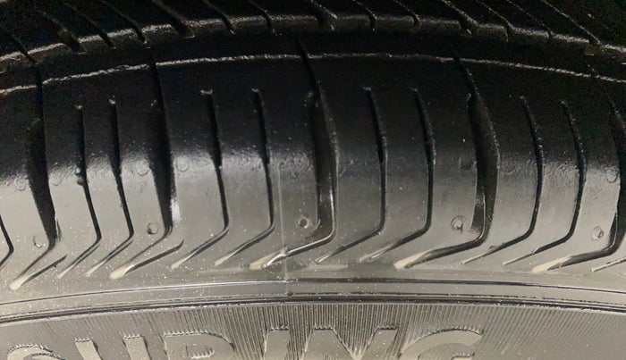 2018 Maruti Swift VXI AMT, Petrol, Automatic, 46,412 km, Left Front Tyre Tread